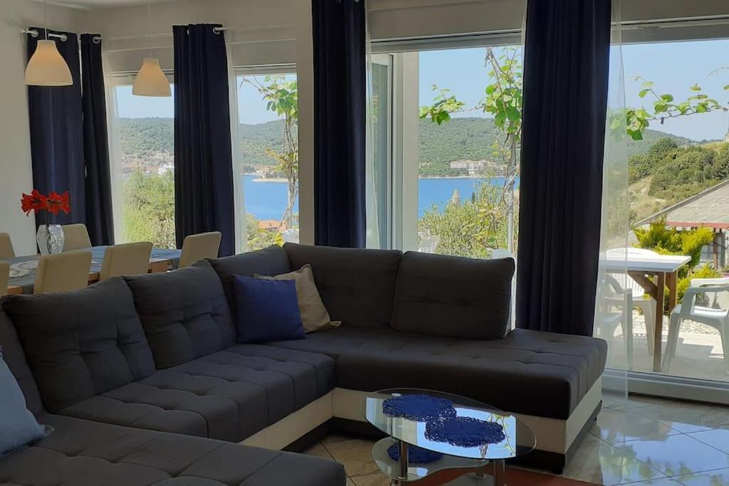 Vis - Luxury Holiday Villa With Swimming Pool Экстерьер фото